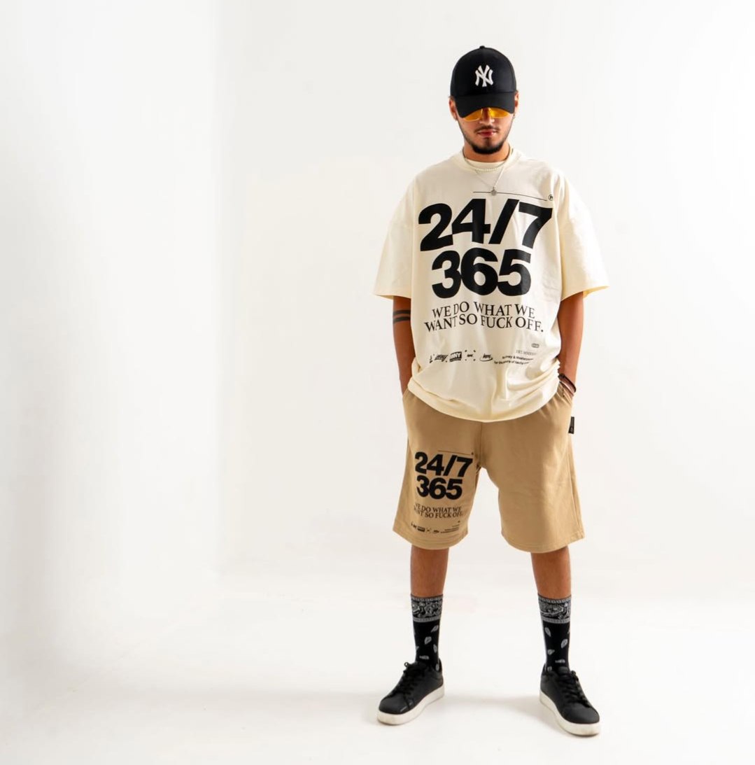 Bermuda Café 24/7 Oversized MOMONEY