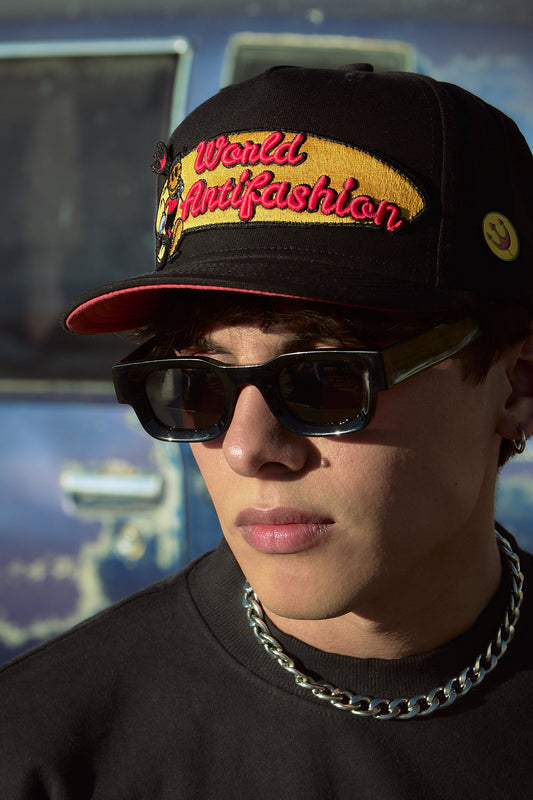Gorra Negra World ANTIFASHION