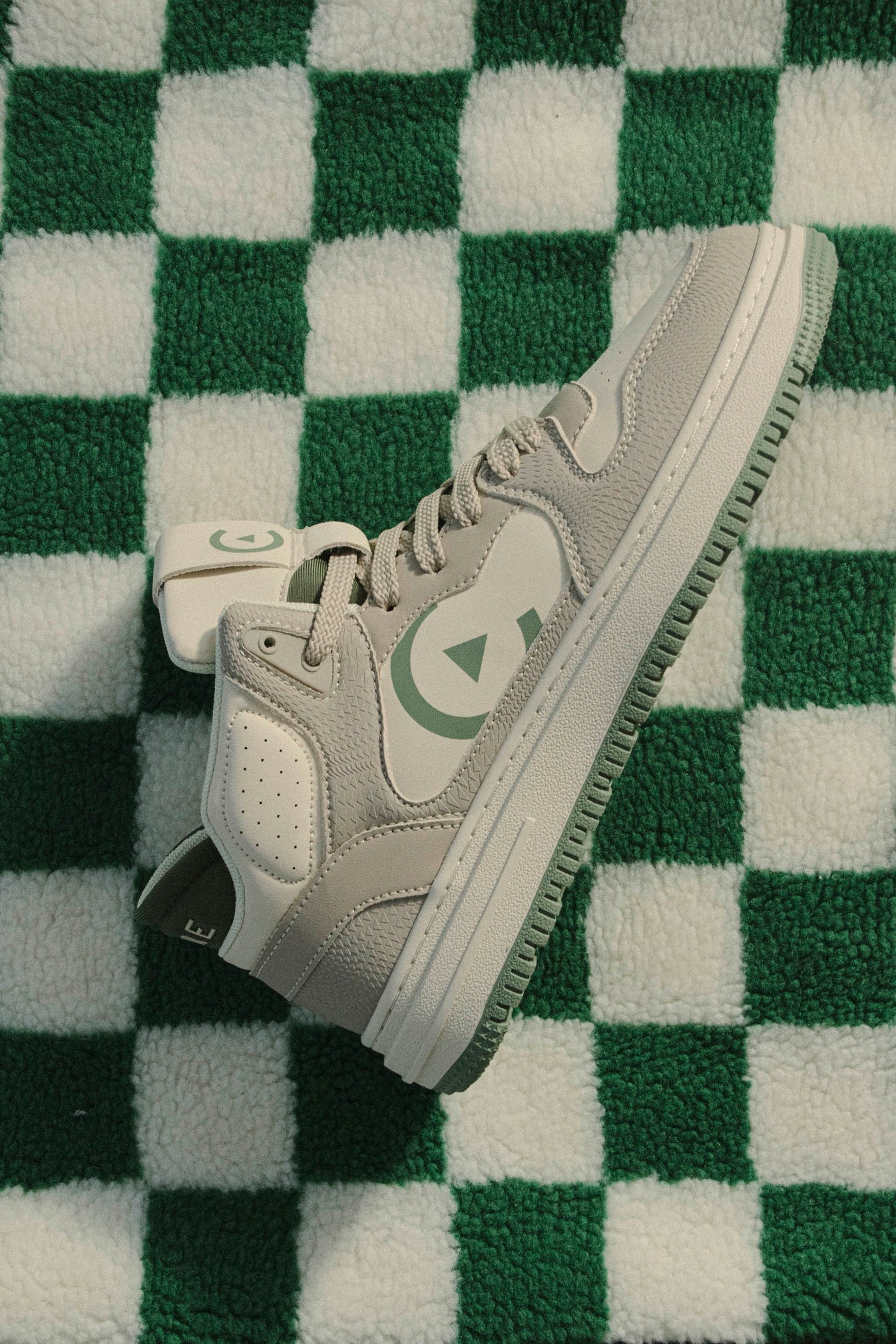 Tenis Verde Olivo Retro High CORE