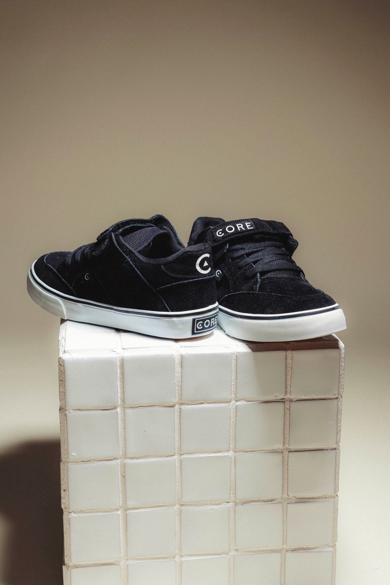 Tenis Negros Pressure Black CORE