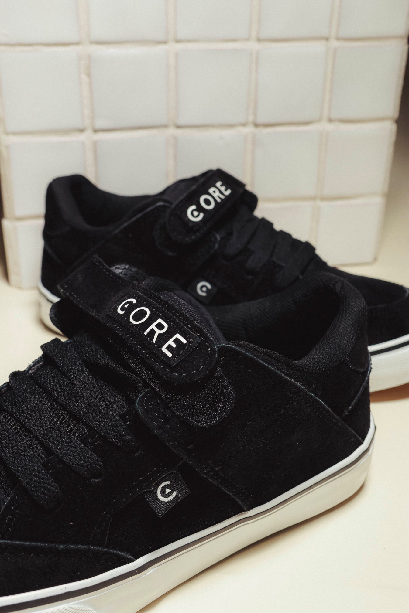 Tenis Negros Pressure Black CORE