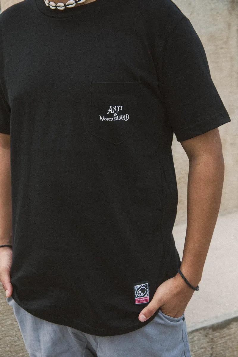 Playera Negra Wonderland ANTIFASHION