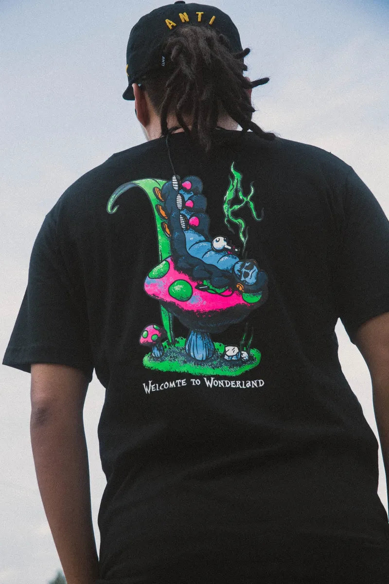 Playera Negra Wonderland ANTIFASHION