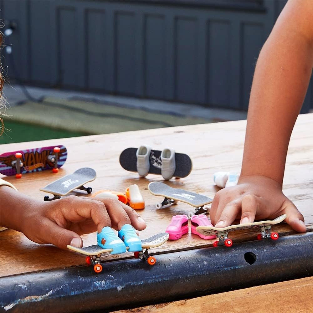 Patineta Para Dedos Con Tenis Finger Board HOT WHEELS