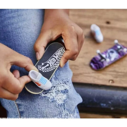 Patineta Para Dedos Con Tenis Finger Board HOT WHEELS