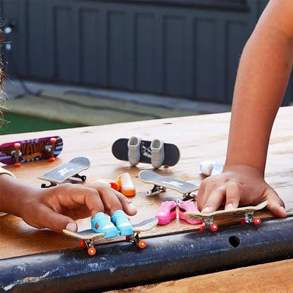 Patineta Para Dedos Con Tenis Tony Hawk Blanco Finger Board HOT WHEELS