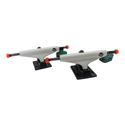 Trucks Blanco/Naranja Industrial Para Skate ANTIFASHION