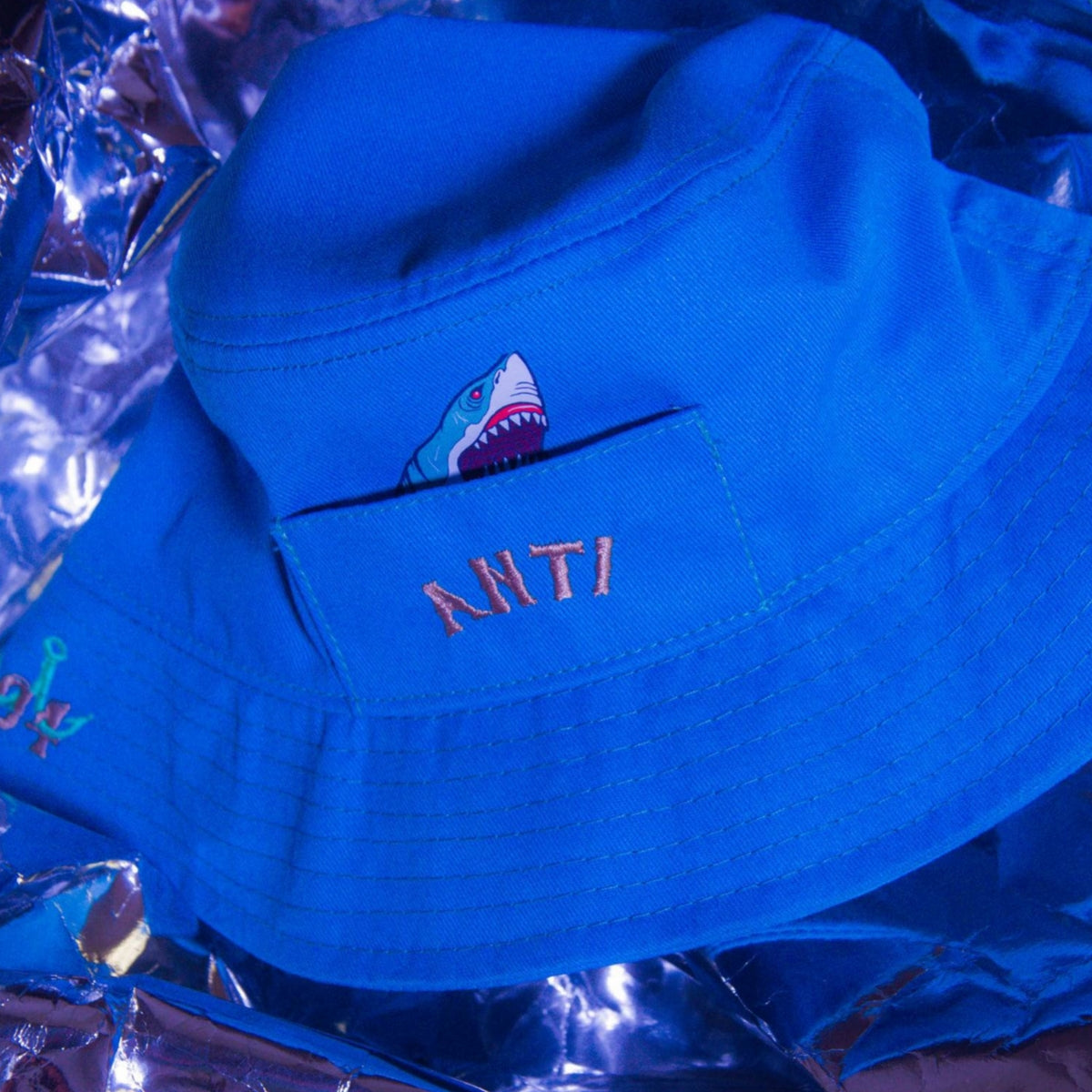 Gorro Bucket Hat Tiburón ANTIFASHION