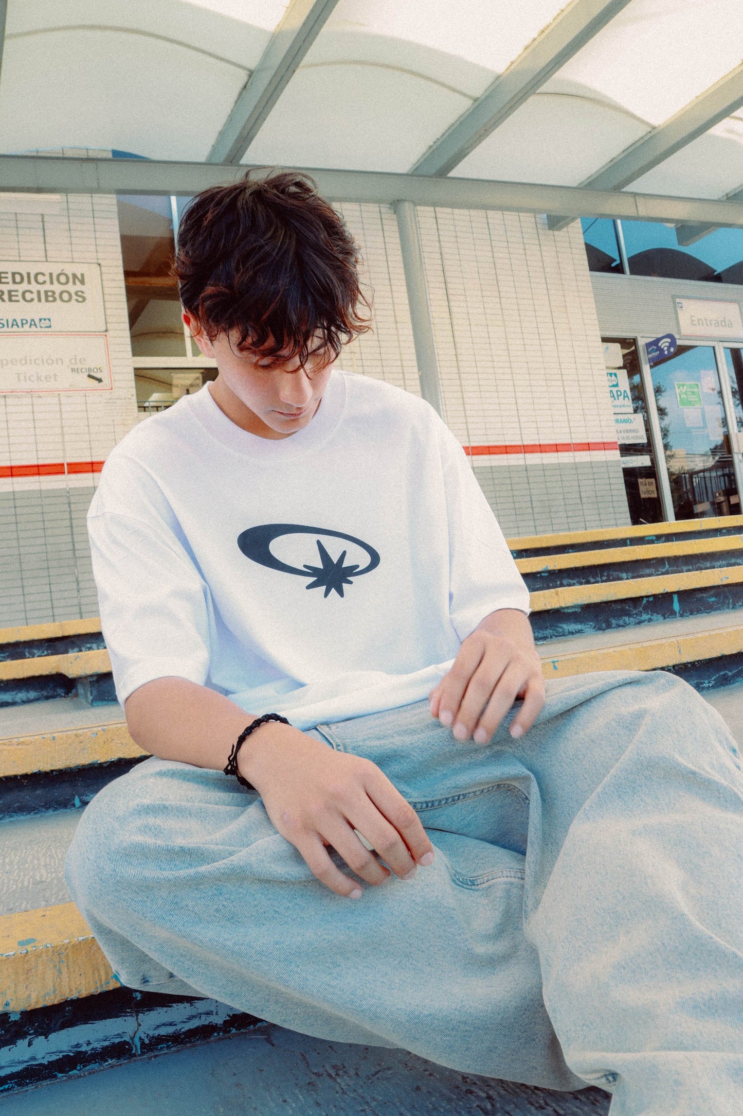 Playera Blanca Oversized Alien ANTIFASHION