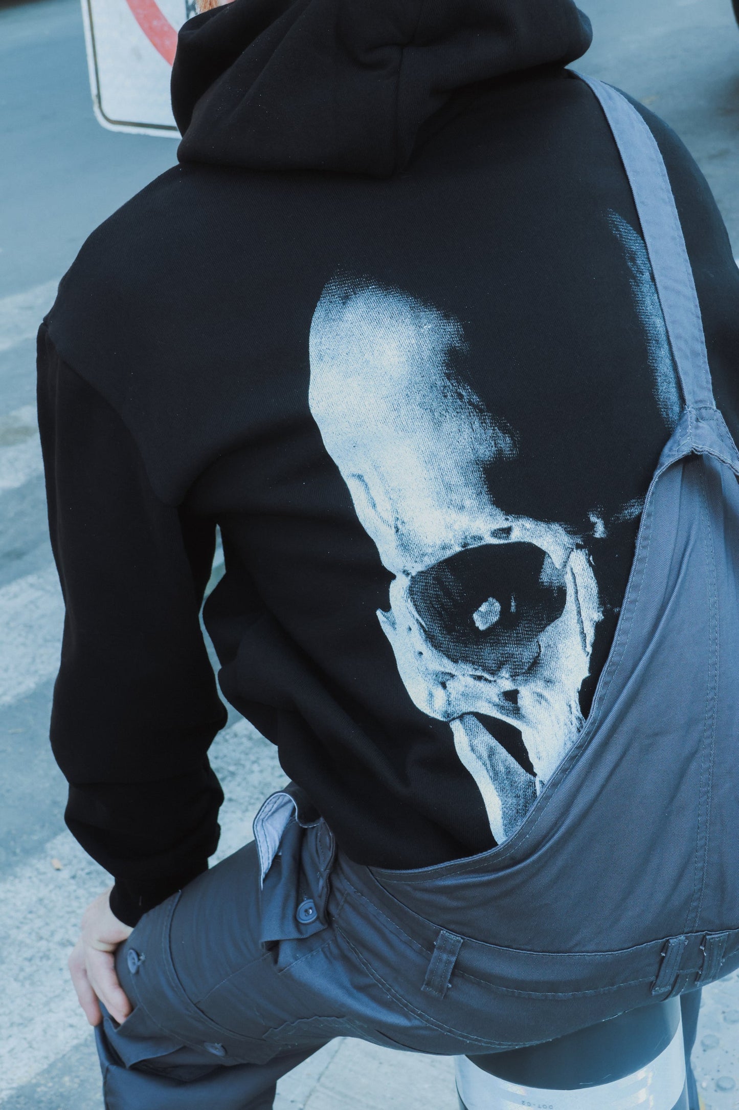 Hoodie Negra Calavera Plata Algodon Pesado ANTIFASHION