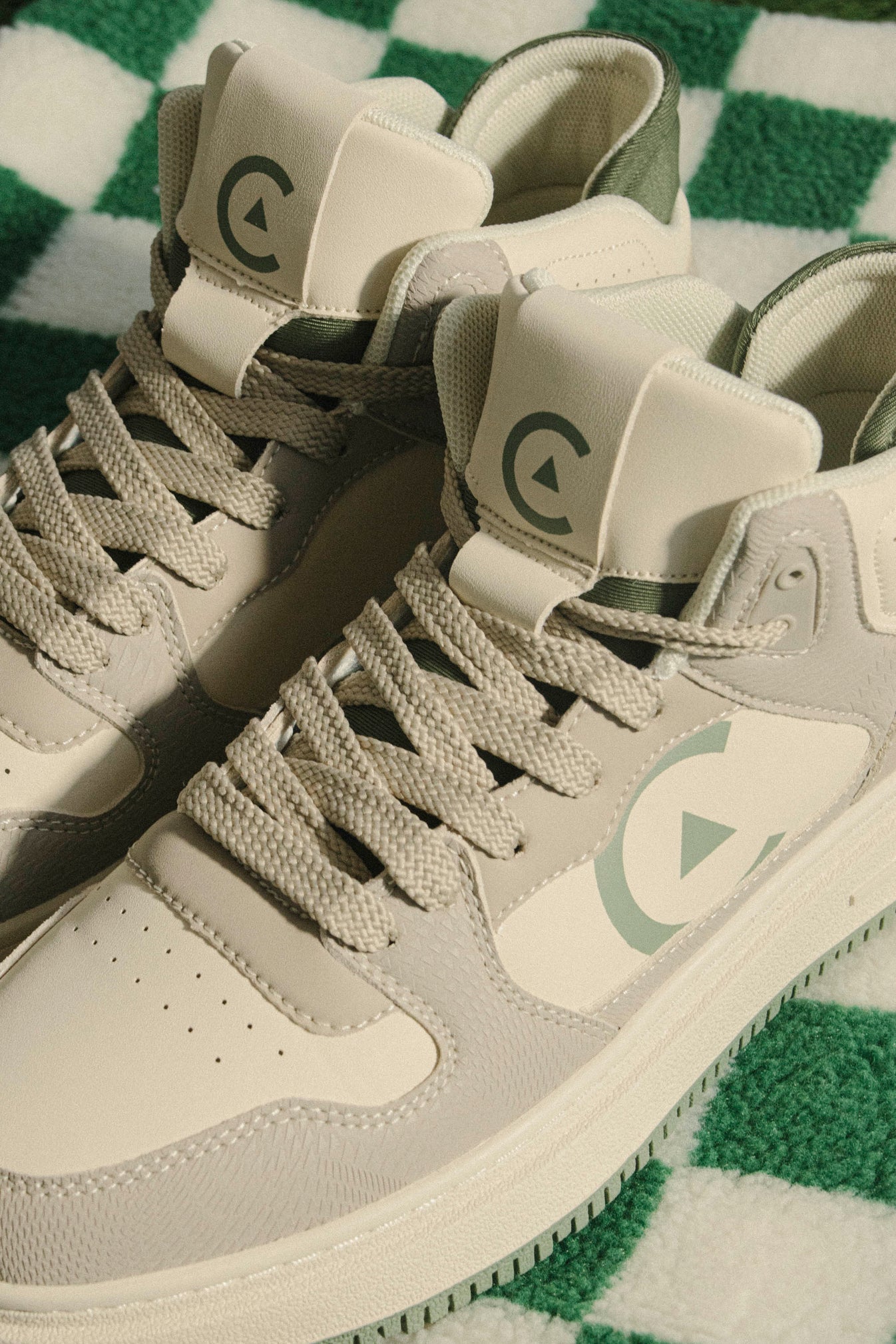 Tenis Verde Olivo Retro High CORE