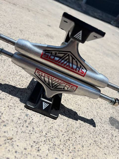 Trucks Negro / Plata  147 Ejes Skate SHIVERS